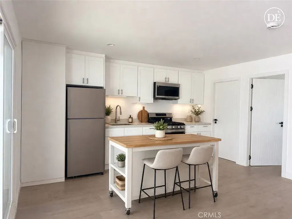 22917 Sherman Way, West Hills