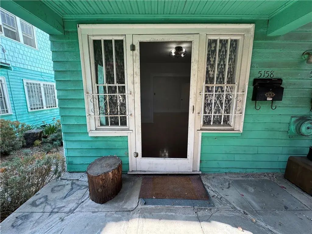 5158 Franklin Avenue, Los Angeles