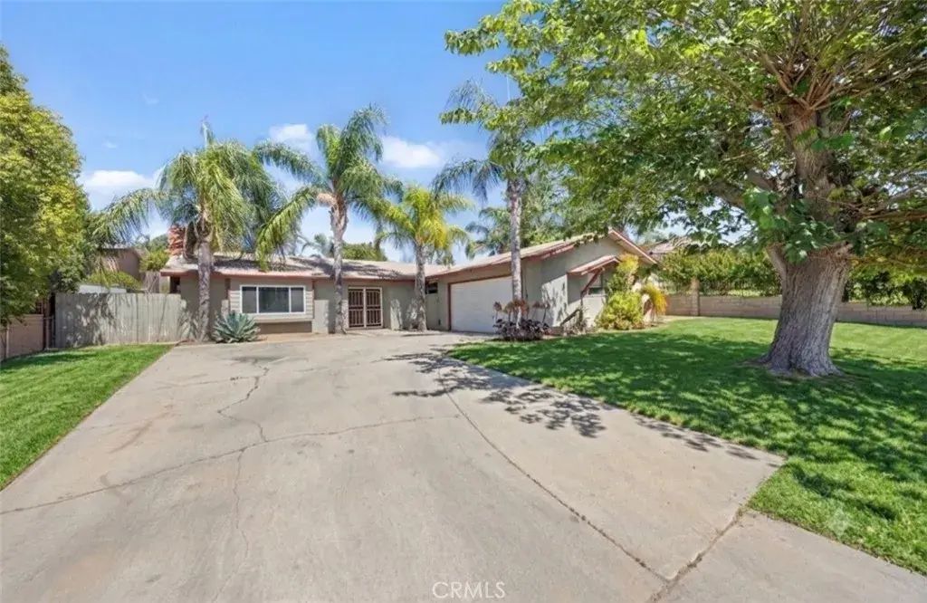 10937 Desert Sand Avenue, Riverside