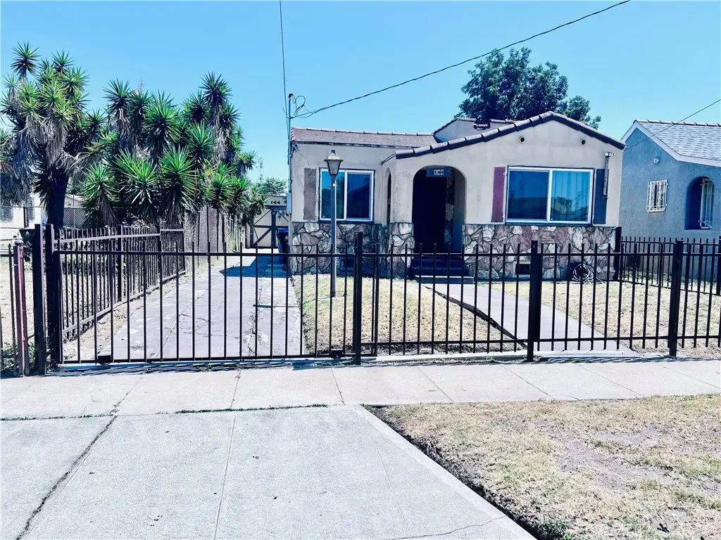 144 W 103rd Street, Los Angeles