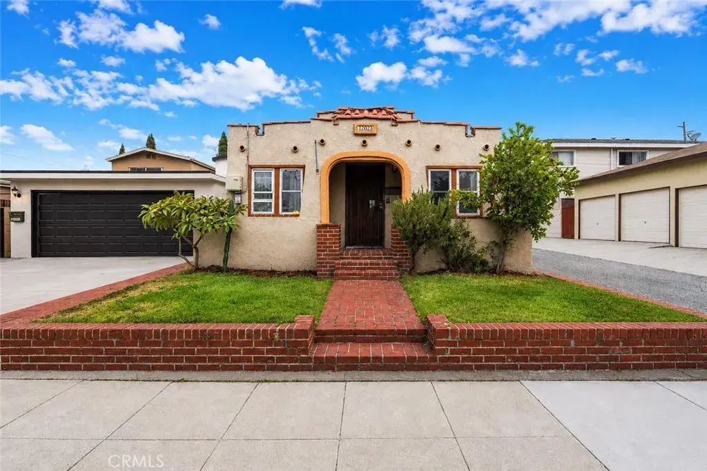 12023 Freeman Avenue, Hawthorne