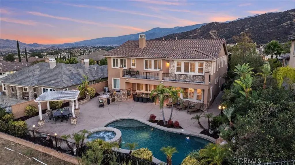 8114 Soft Winds Drive, Corona