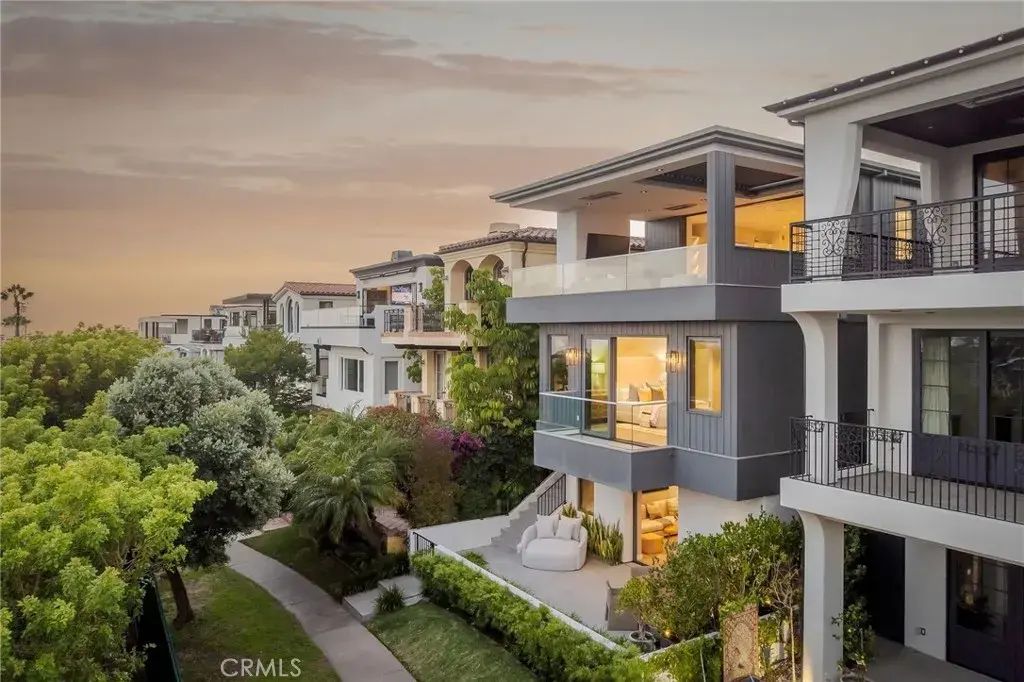 457 26th Street, Manhattan Beach