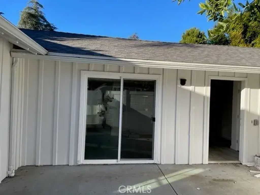 6532 Shoup Avenue, West Hills