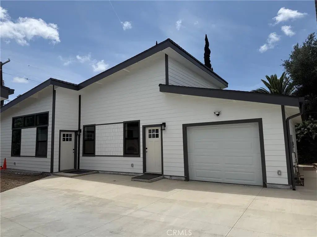 6534 Shoup, West Hills