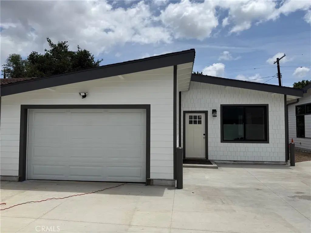 6536 Shoup Avenue, West Hills