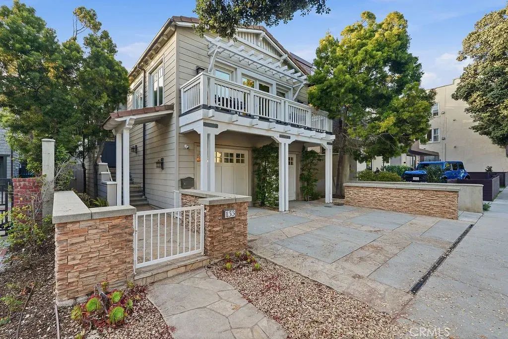133 Hollister, Santa Monica