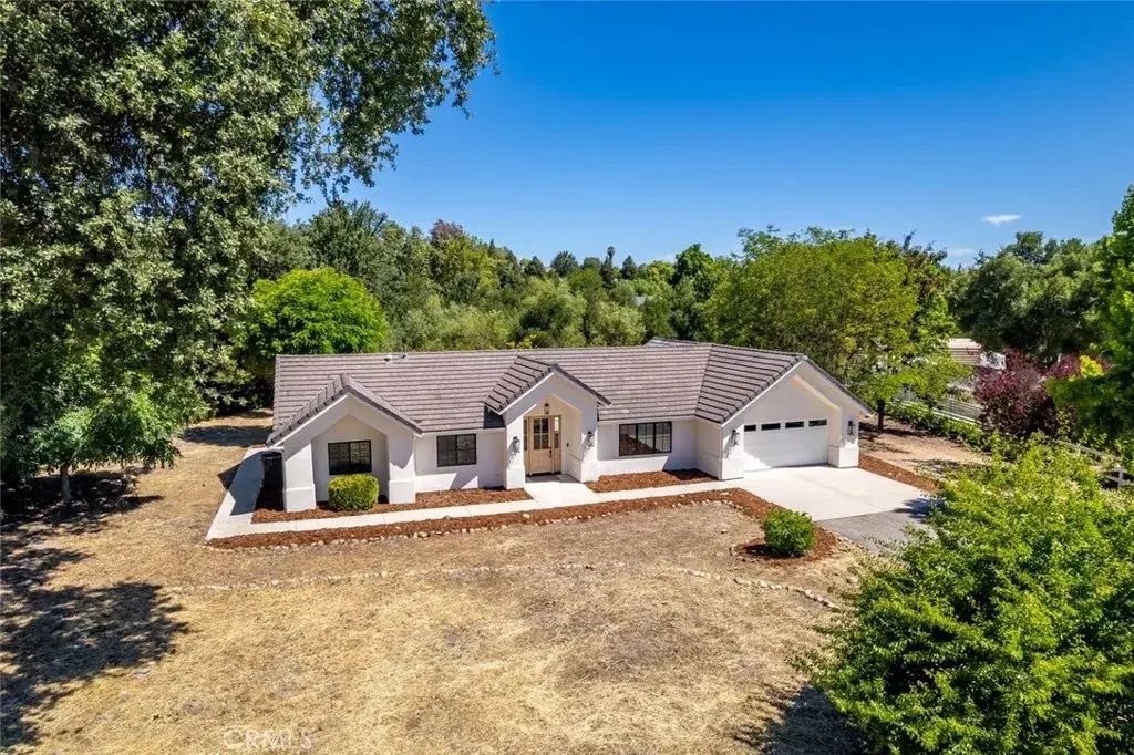 1090 Jordan Lane, Templeton