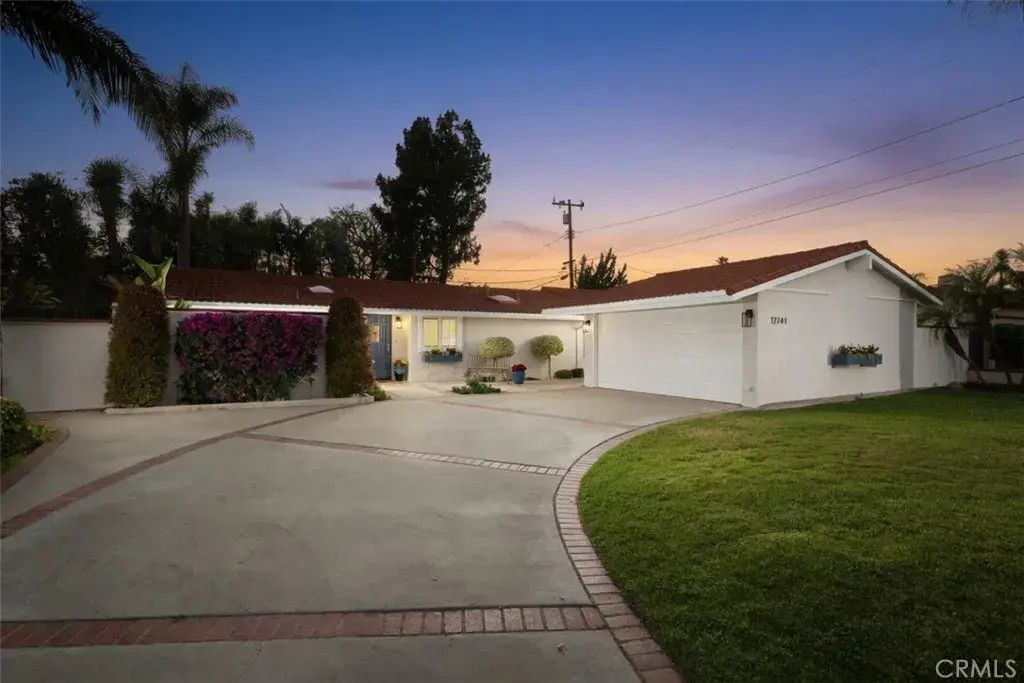 12741 Dunas Road, North Tustin