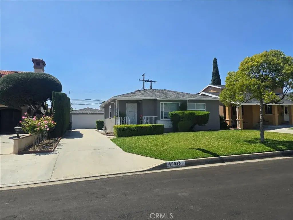 10613 Shellyfield, Downey