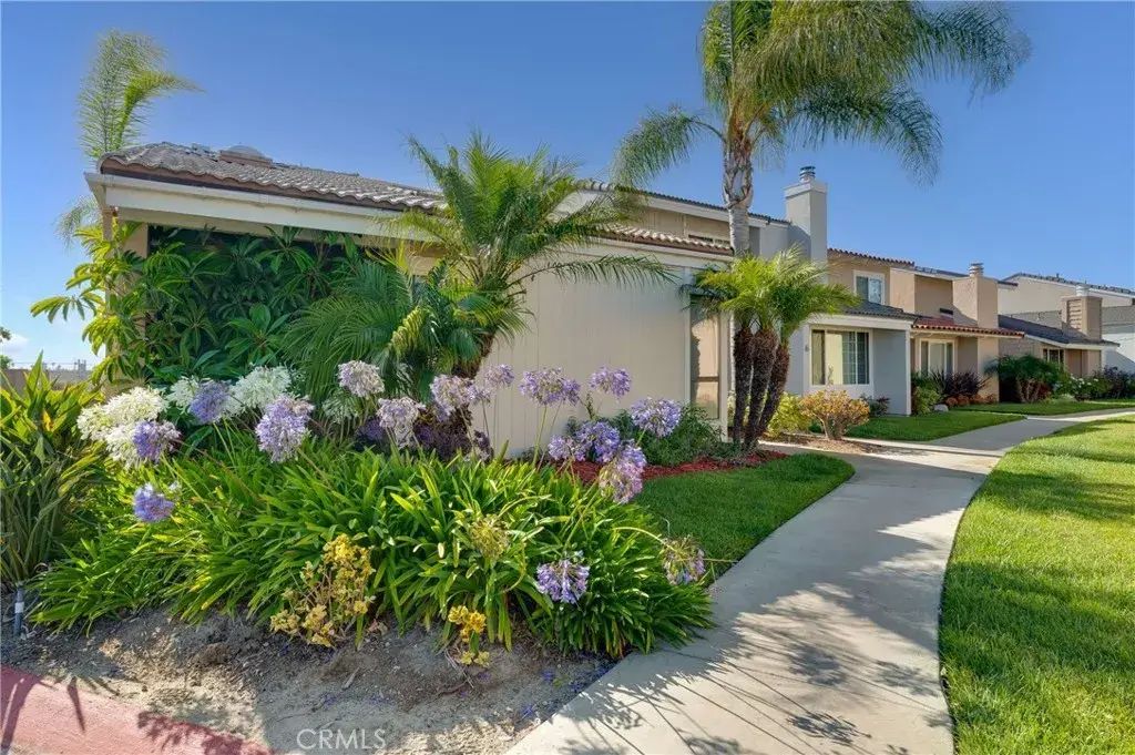 2 Windjammer Court, Long Beach