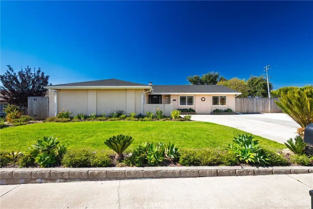 393 Mountain View, Santa Maria