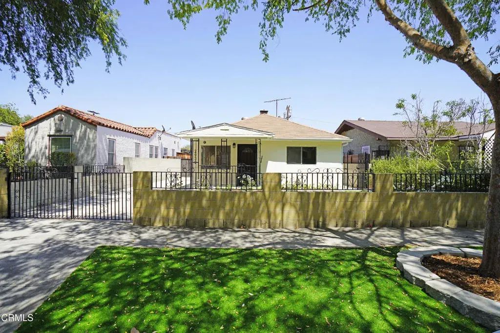 2938 Warwick Avenue, Los Angeles