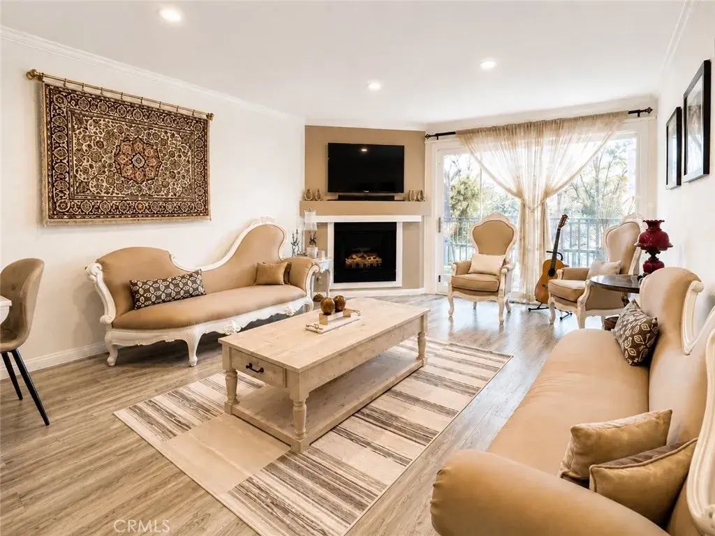 5565 Canoga Avenue 207, Woodland Hills