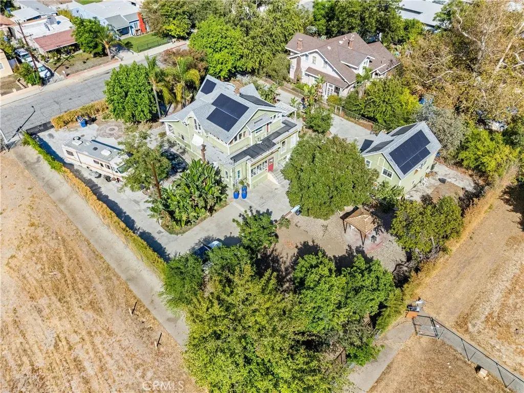 850 E Columbia, Pomona