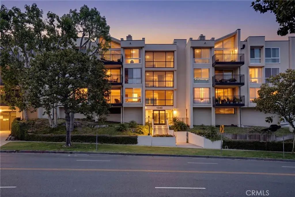 1340 S Beverly Glen Boulevard 211, Los Angeles