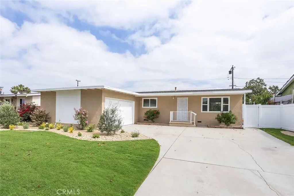 1137 W Baker, Fullerton