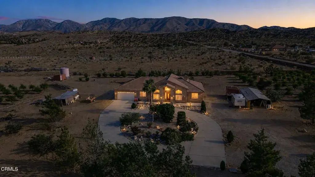 33000 106th Street East, Juniper Hills