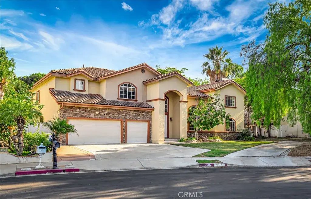 23556 Lull, West Hills