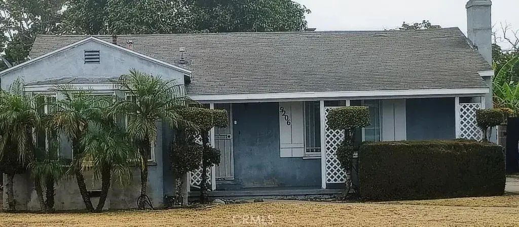 9206 S Van Ness Street, Los Angeles