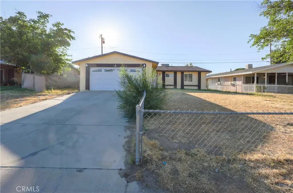 3340 Roxbury, Rosamond