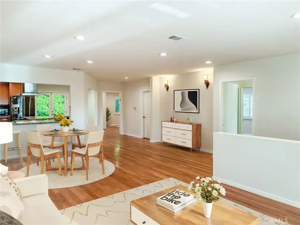 5857 Balcom Avenue, Encino