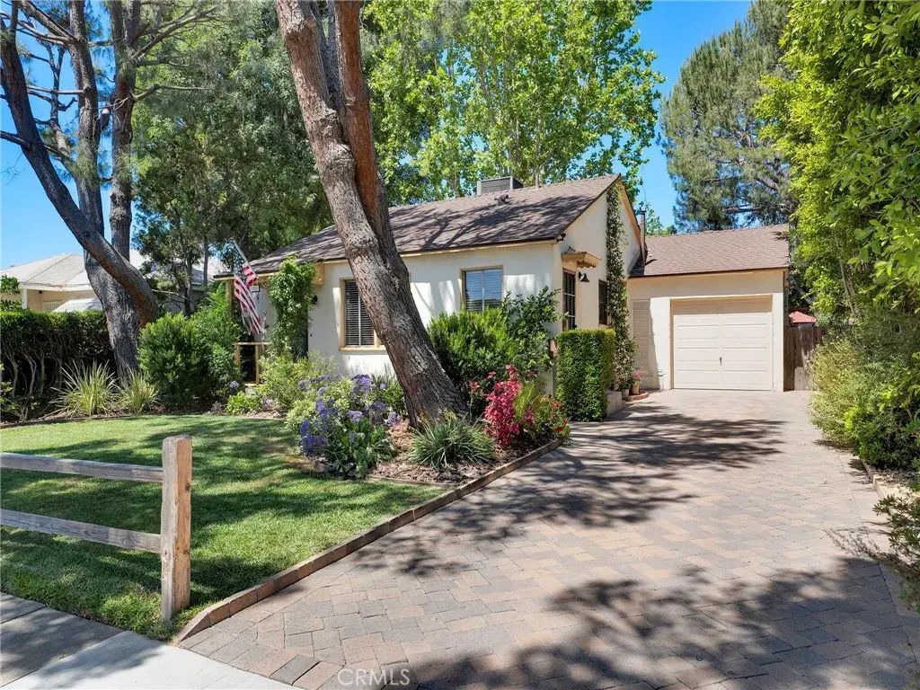 7051 Chimineas Avenue, Reseda