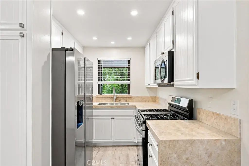 18183 Sundowner Way 851, Canyon Country