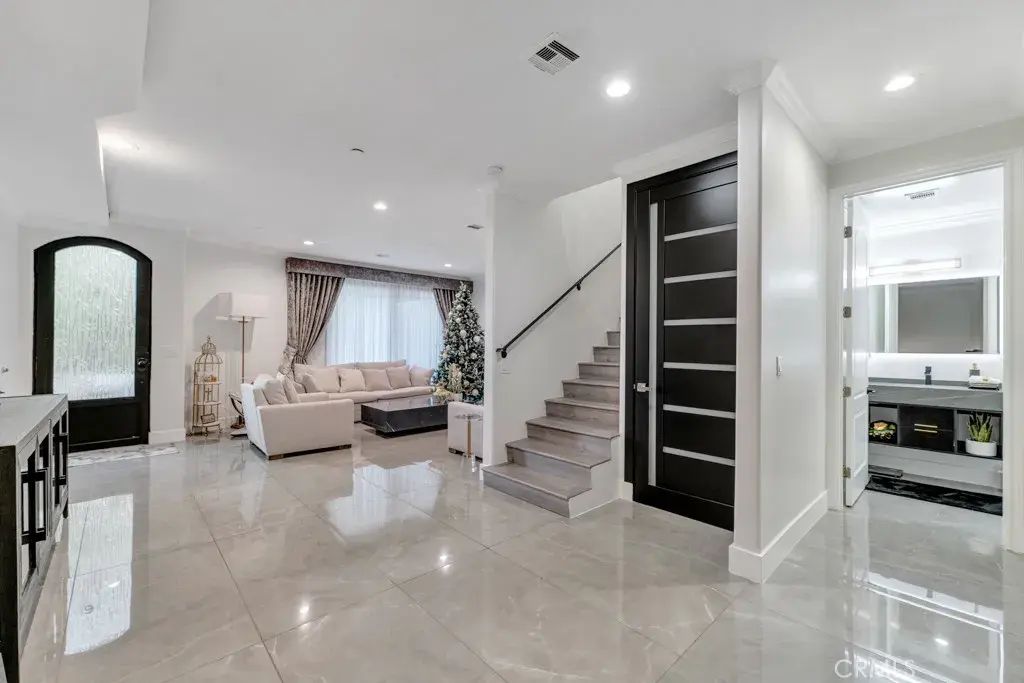 11145 Sunshine Terrace 106, Studio City