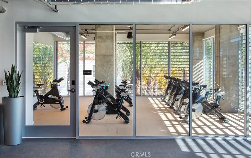 6200 Variel Avenue 528, Woodland Hills