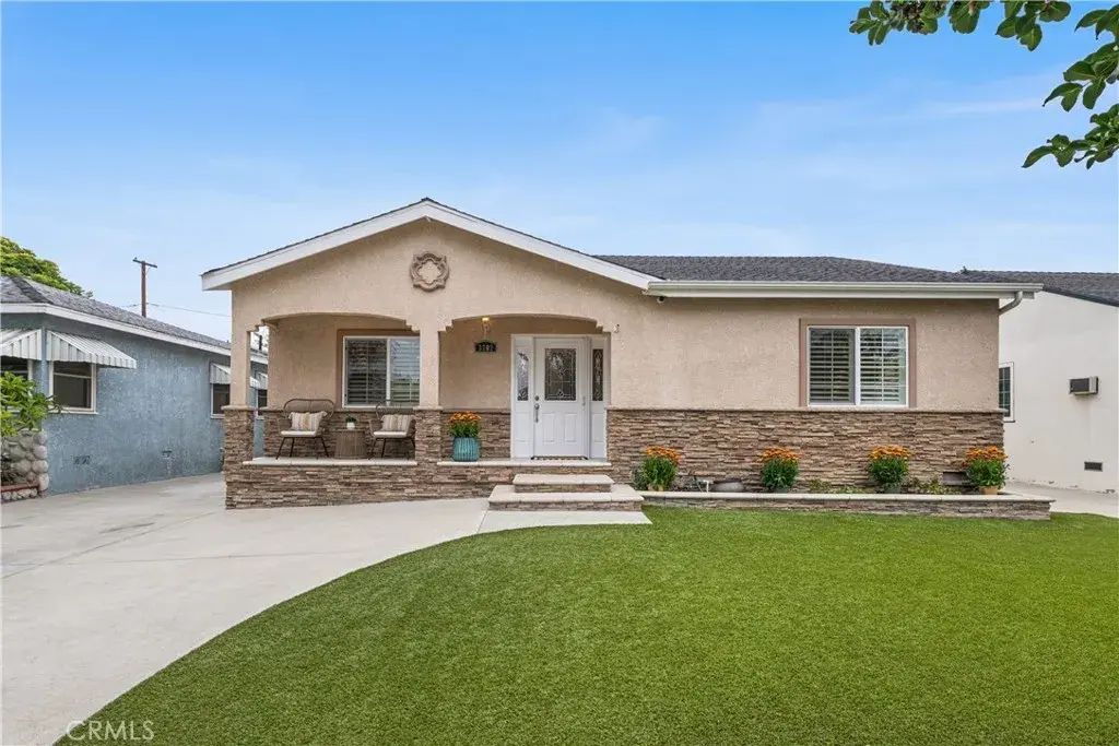 3702 Petaluma, Long Beach