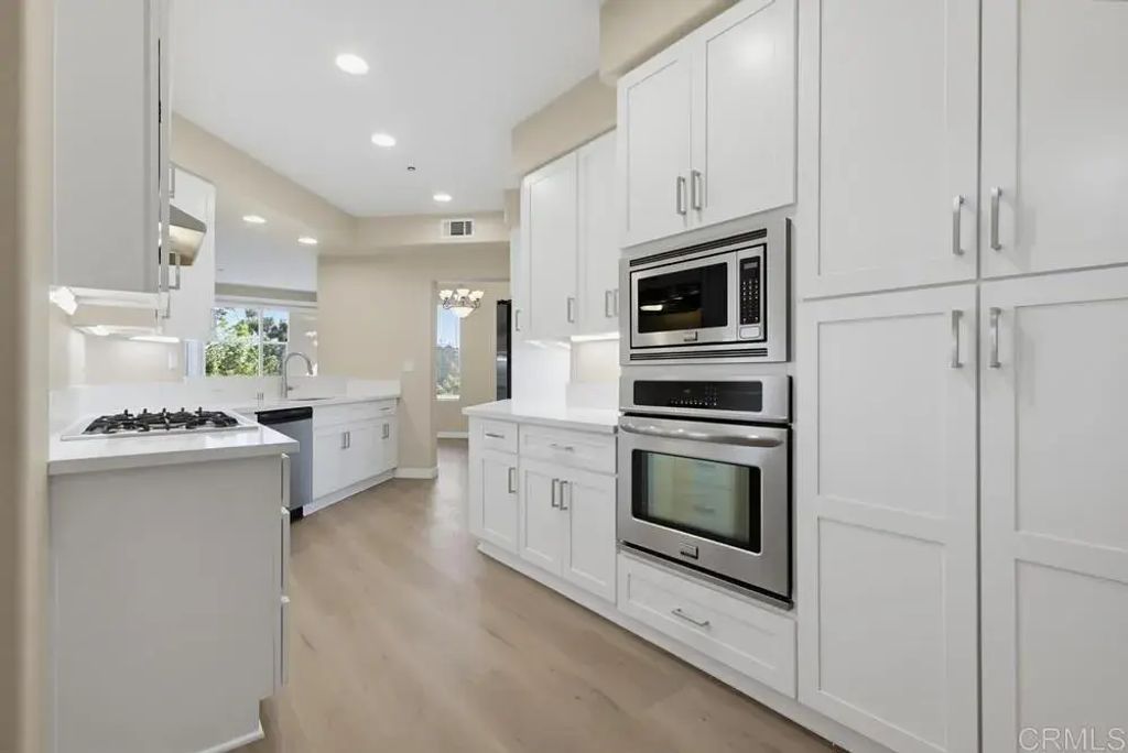 823 Kalpati Cir 201, Carlsbad