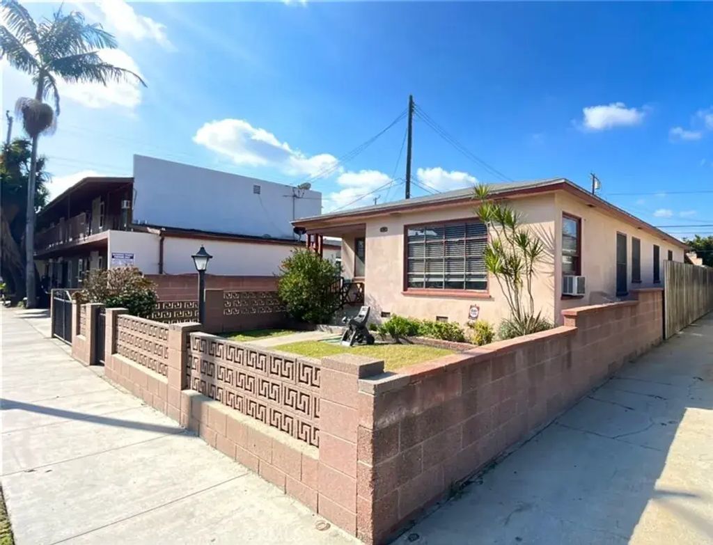 5821 John Avenue, Long Beach