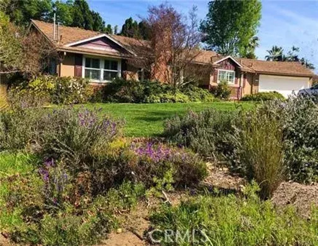19345 Santa Rita Street, Tarzana