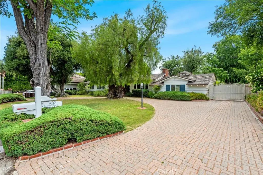 5210 Quakertown, Woodland Hills