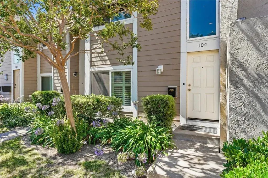 104 Oval, Irvine