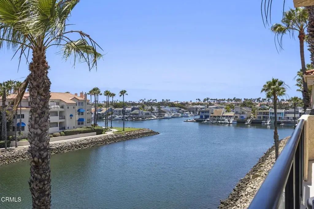 1737 Emerald Isle Way, Oxnard