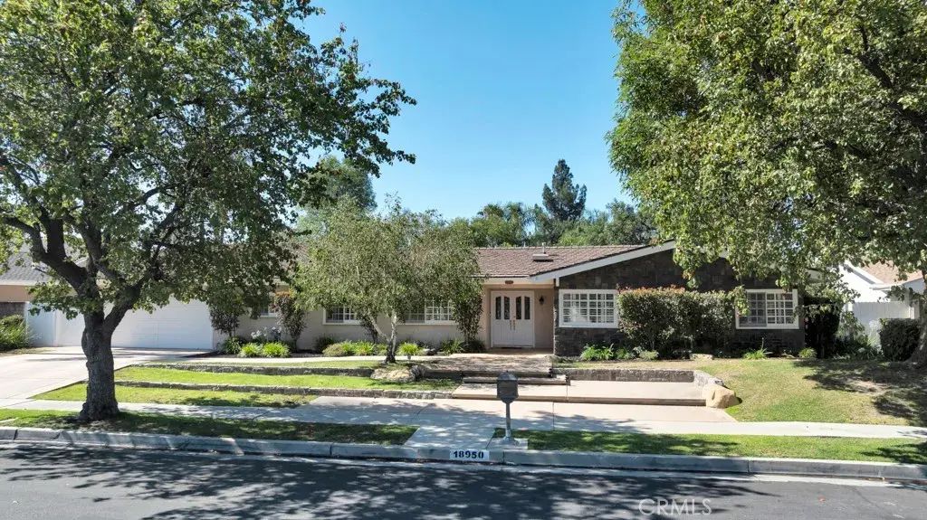 18950 Merridy Street, Northridge
