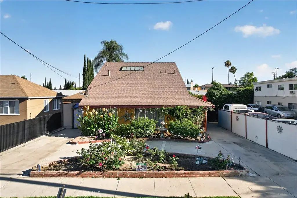 16042 Kittridge, Van Nuys
