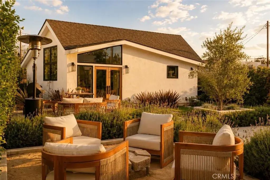 2137 Santa Ynez Street, Los Angeles