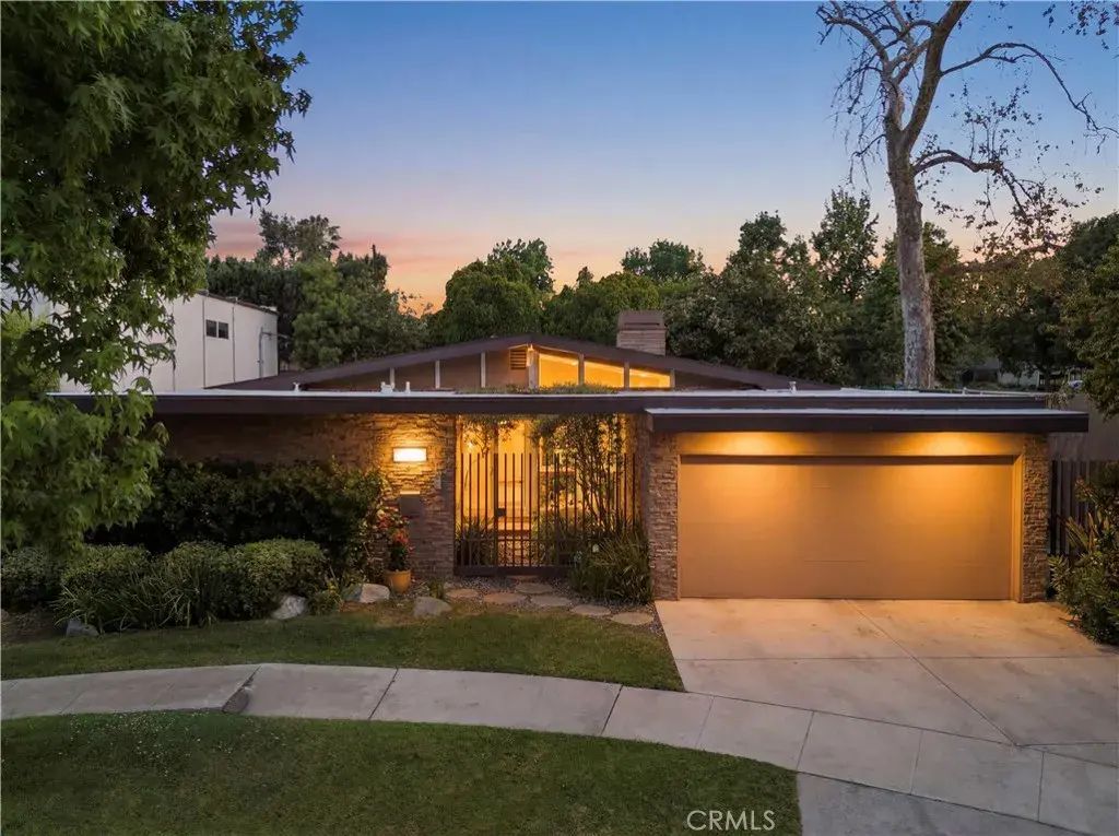 6119 Mary Ellen, Valley Glen