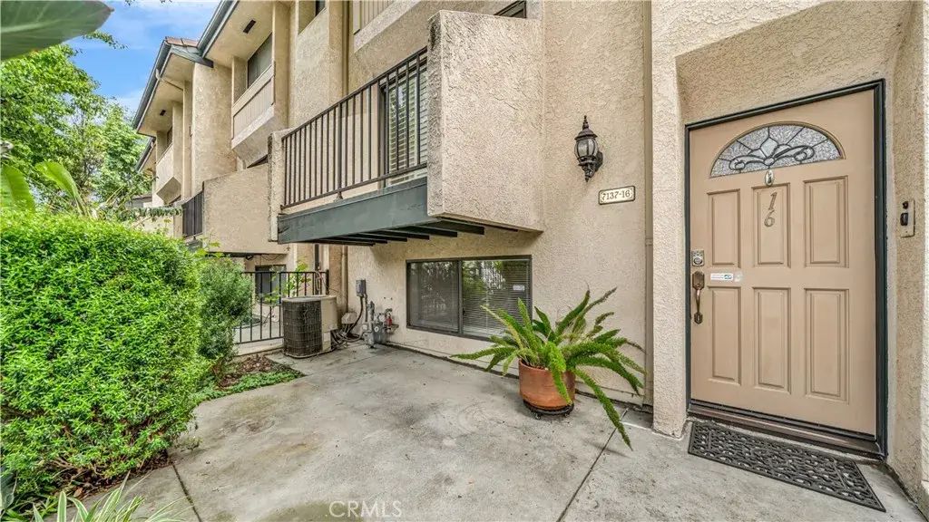 7137 Shoup Avenue 16, West Hills