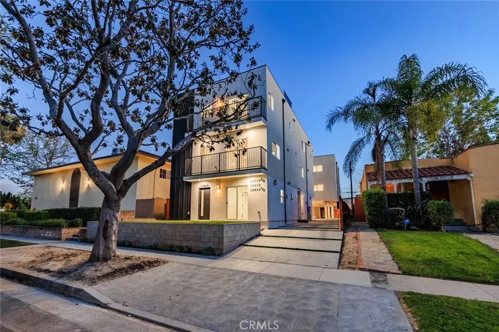 10810 Hesby Street 10810, North Hollywood