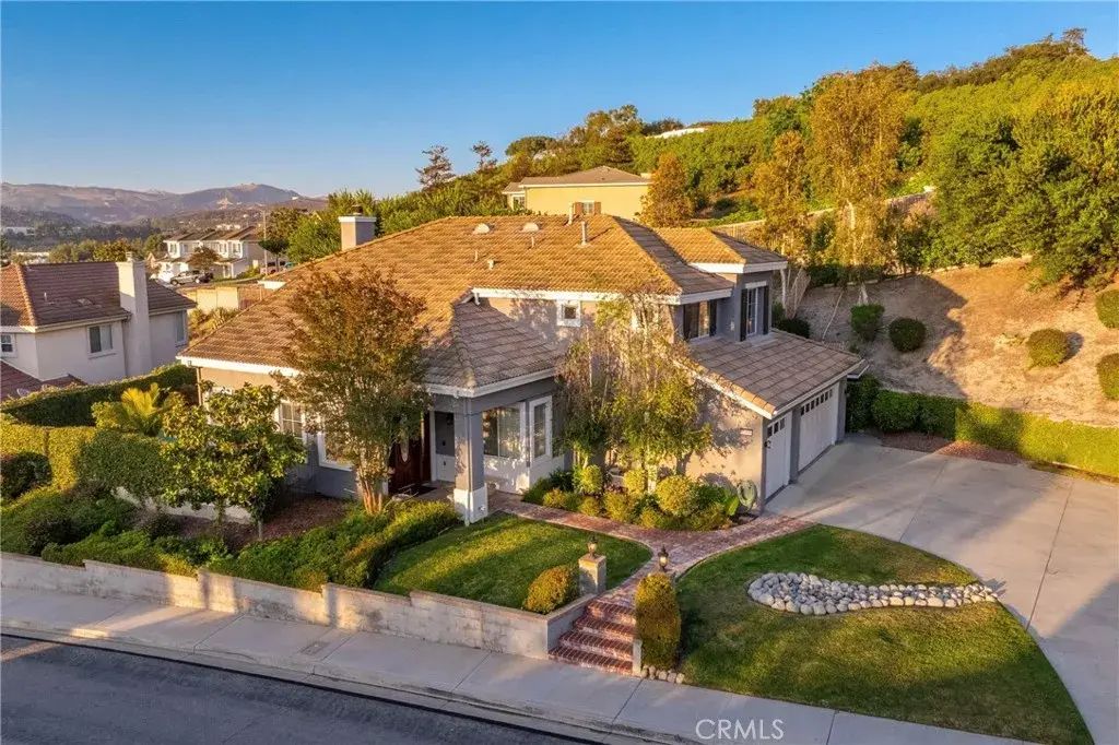 1894 Summertime Avenue, Simi Valley