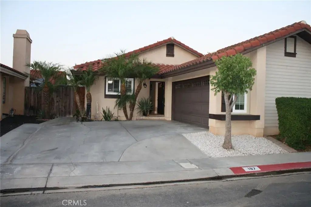 187 Mistletoe Drive, Corona