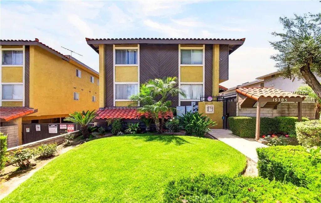 15205 S Budlong Avenue 19, Gardena