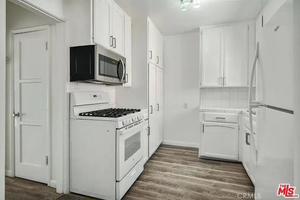 702 S Pacific Coast Highway B, Redondo Beach