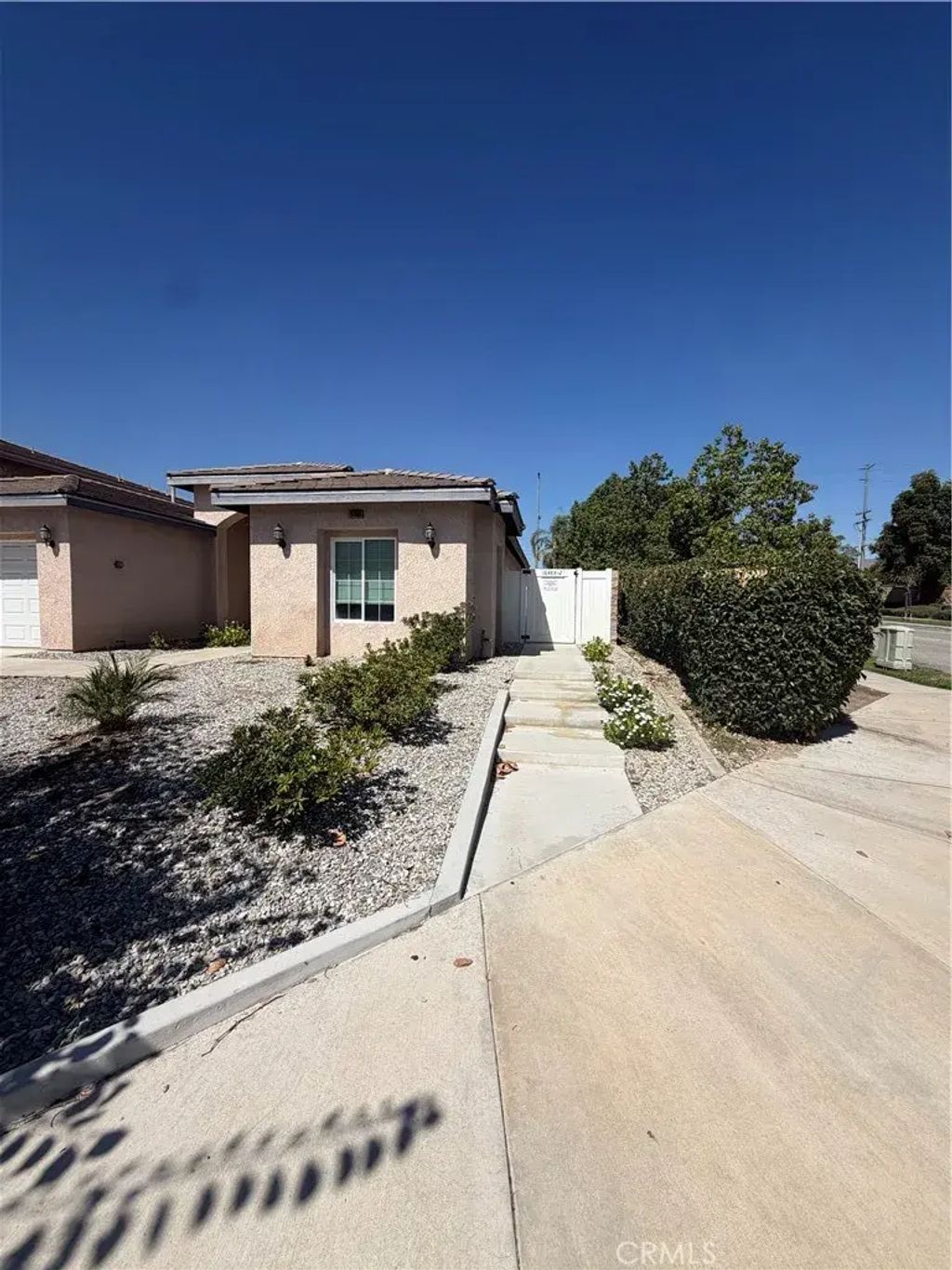16488 Pine Forest, Fontana
