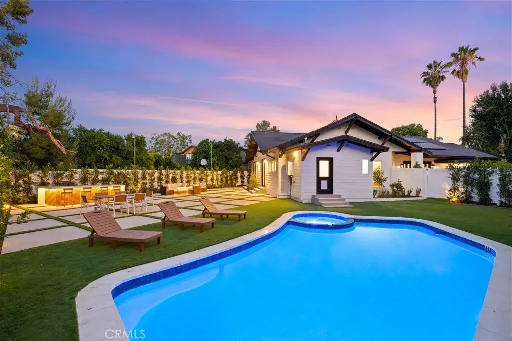 6016 N Woodlake Avenue, Woodland Hills