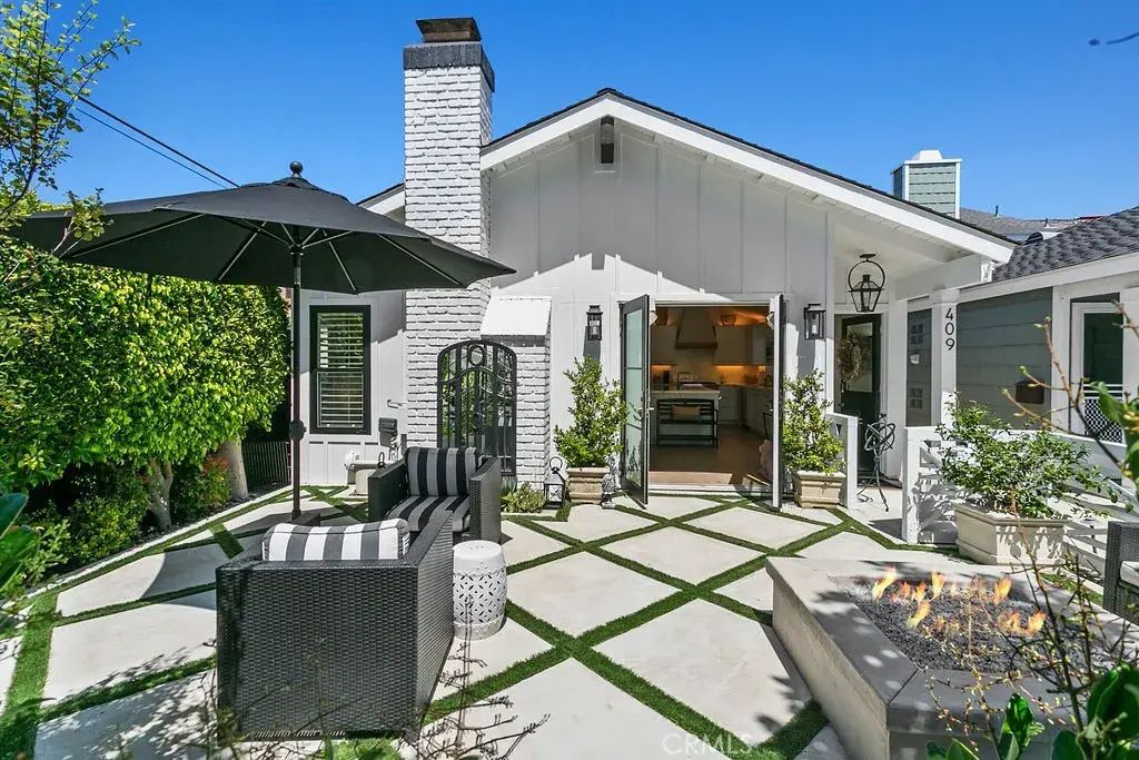 409 Poinsettia Ave., Corona Del Mar